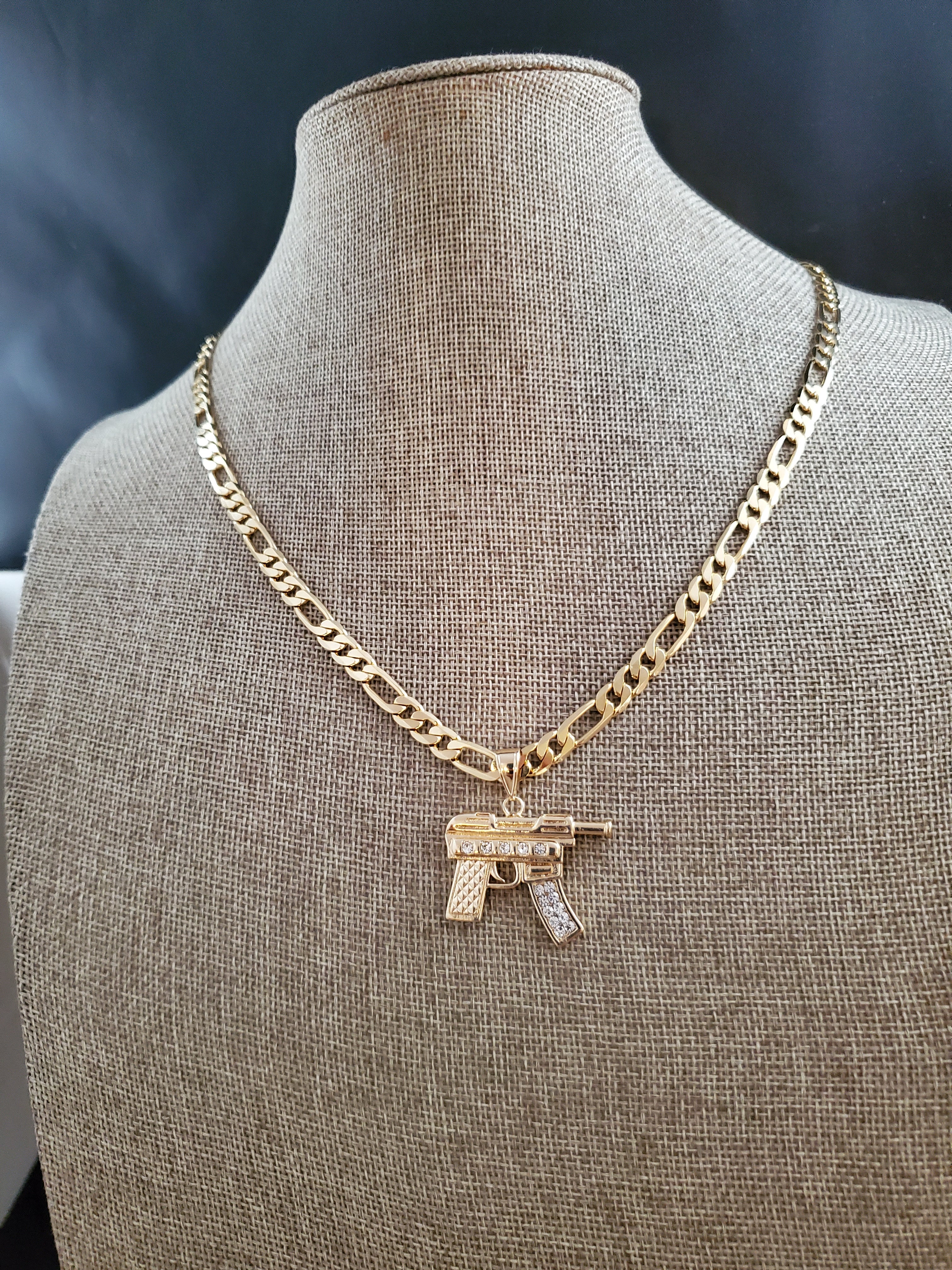 UZI dije con zirconias y con cadena collar necklace figaro chain CZ Pendant 14k gold plated