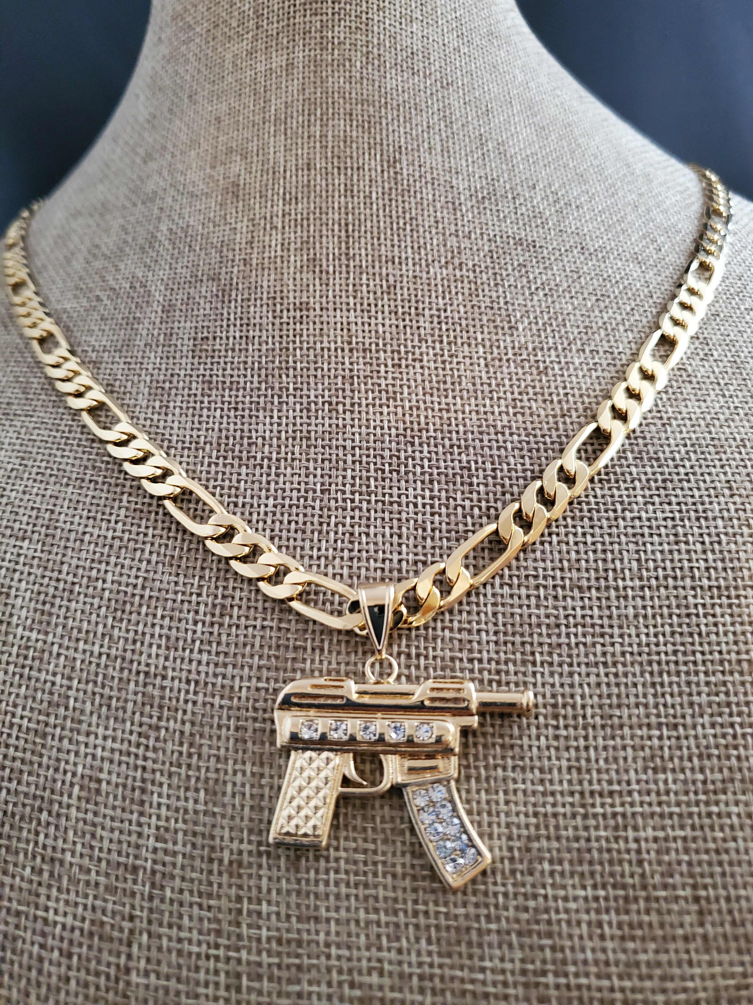 UZI dije con zirconias y con cadena collar necklace figaro chain CZ Pendant 14k gold plated