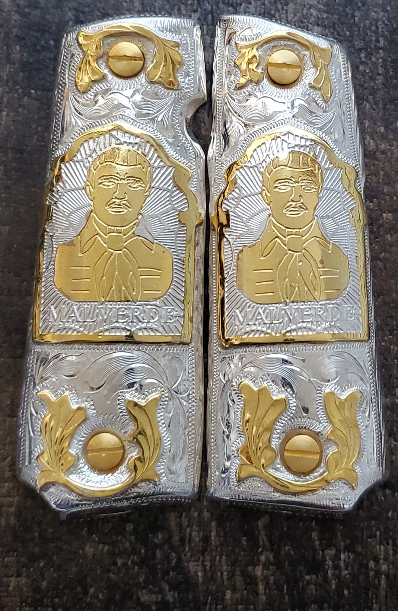 Cachas Malverde 1911 gun pistol grips artesanales gravadas a mano chapeadas de oro