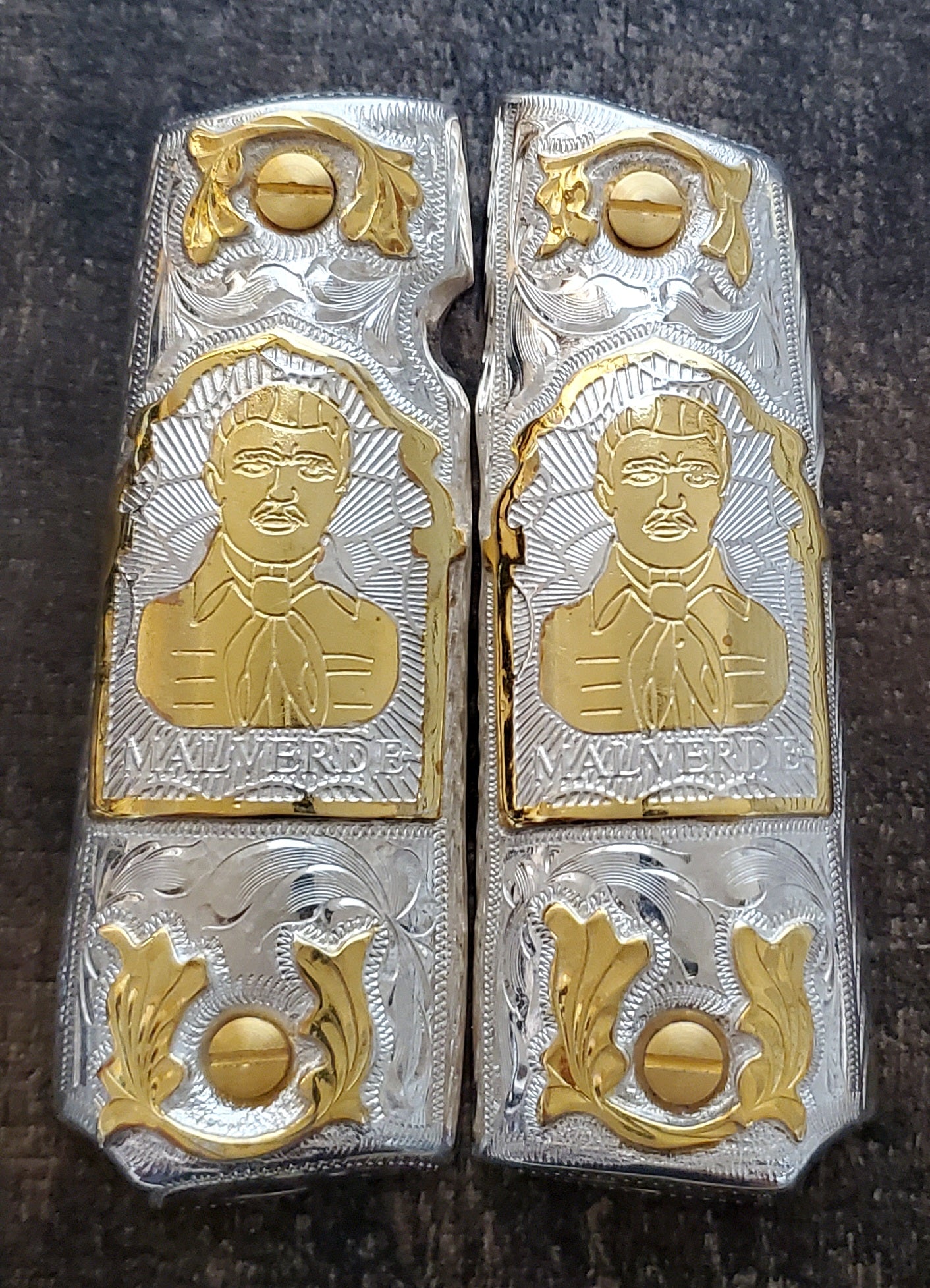 Cachas Malverde 1911 gun pistol grips artesanales gravadas a mano chapeadas de oro